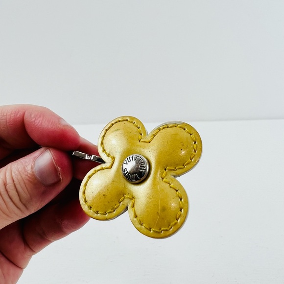 Louis Vuitton 00’s Y2K Yellow Patent Leather Floral Logo Studded Hair Clip - Picture 7 of 14